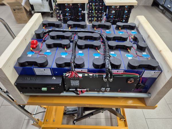 BK1450K-RC — 51,2 V / 290 Ah, kompresní box