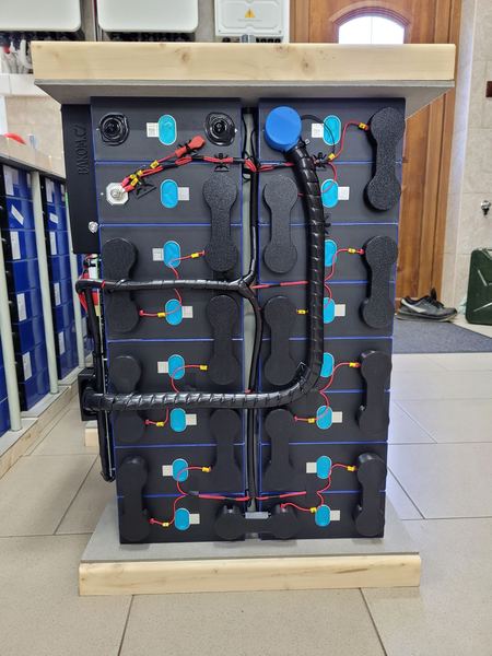 BK15K-RC — 48 V / 320 Ah, kompresní box