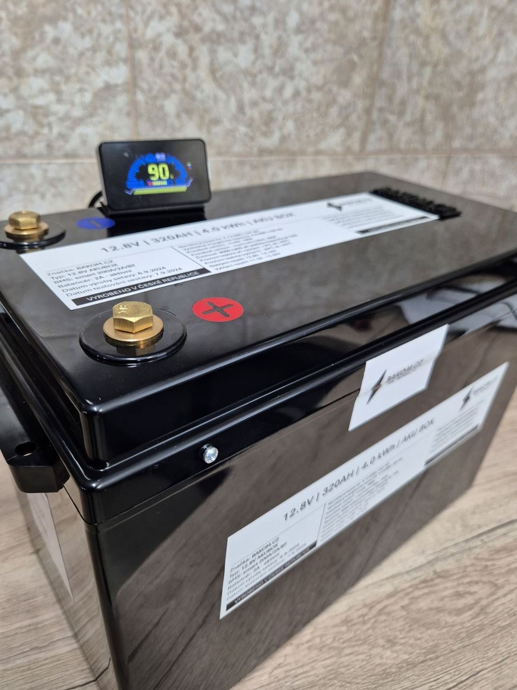 Varianta s LCD displejem na víku