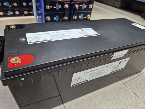 BK72A — 25,6 V / 290 Ah, AkuBox